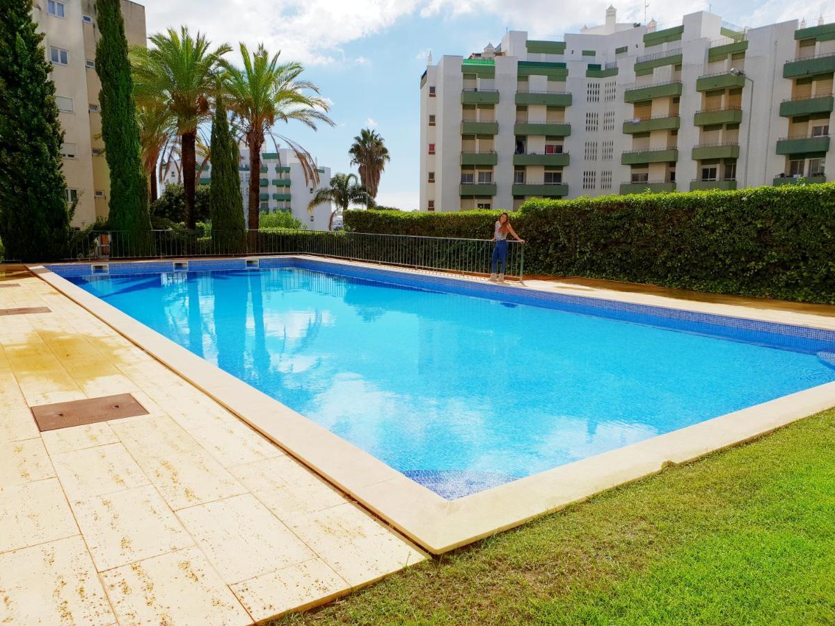 Gorgeous Apartment In Portimão Exterior photo